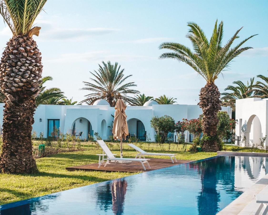 The Mirage Resort & Spa Hammamet Kültér fotó The swimming pool at the hotel