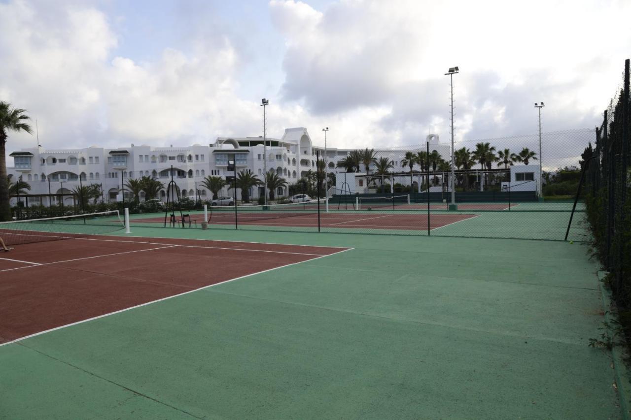 The Mirage Resort & Spa Hammamet Kültér fotó Tennis courts at the resort