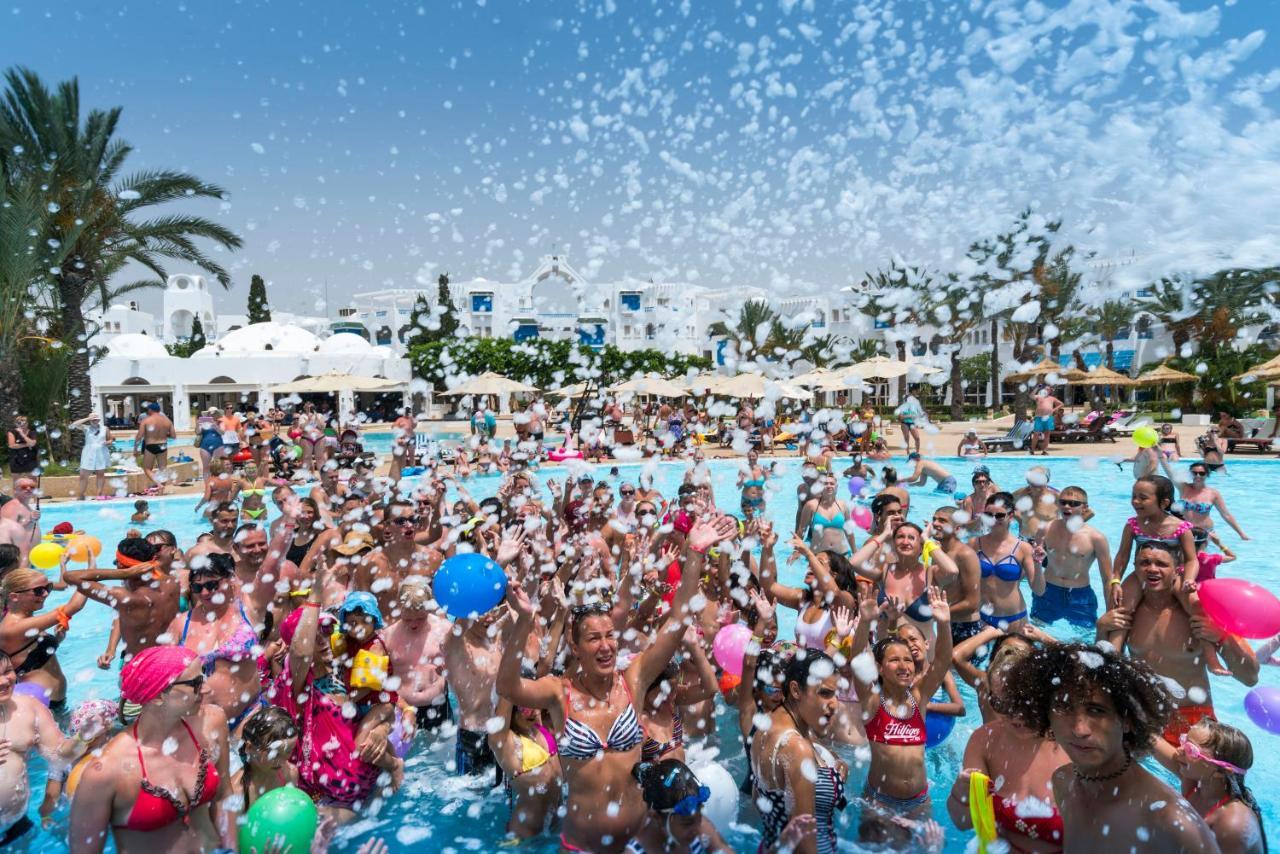 The Mirage Resort & Spa Hammamet Kültér fotó The Bubble Pool Party at the Hard Rock Hotel