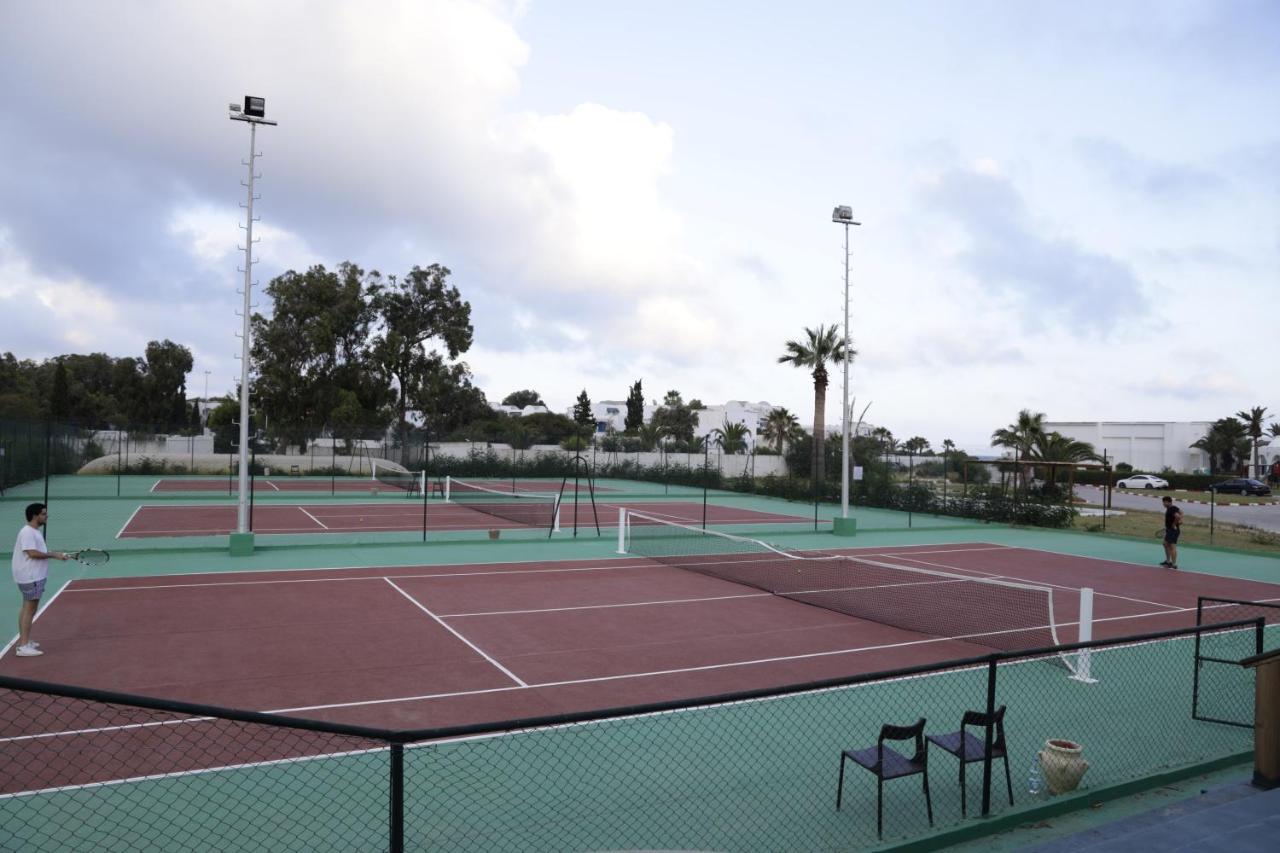 The Mirage Resort & Spa Hammamet Kültér fotó Tennis courts at the La Jolla Tennis Club