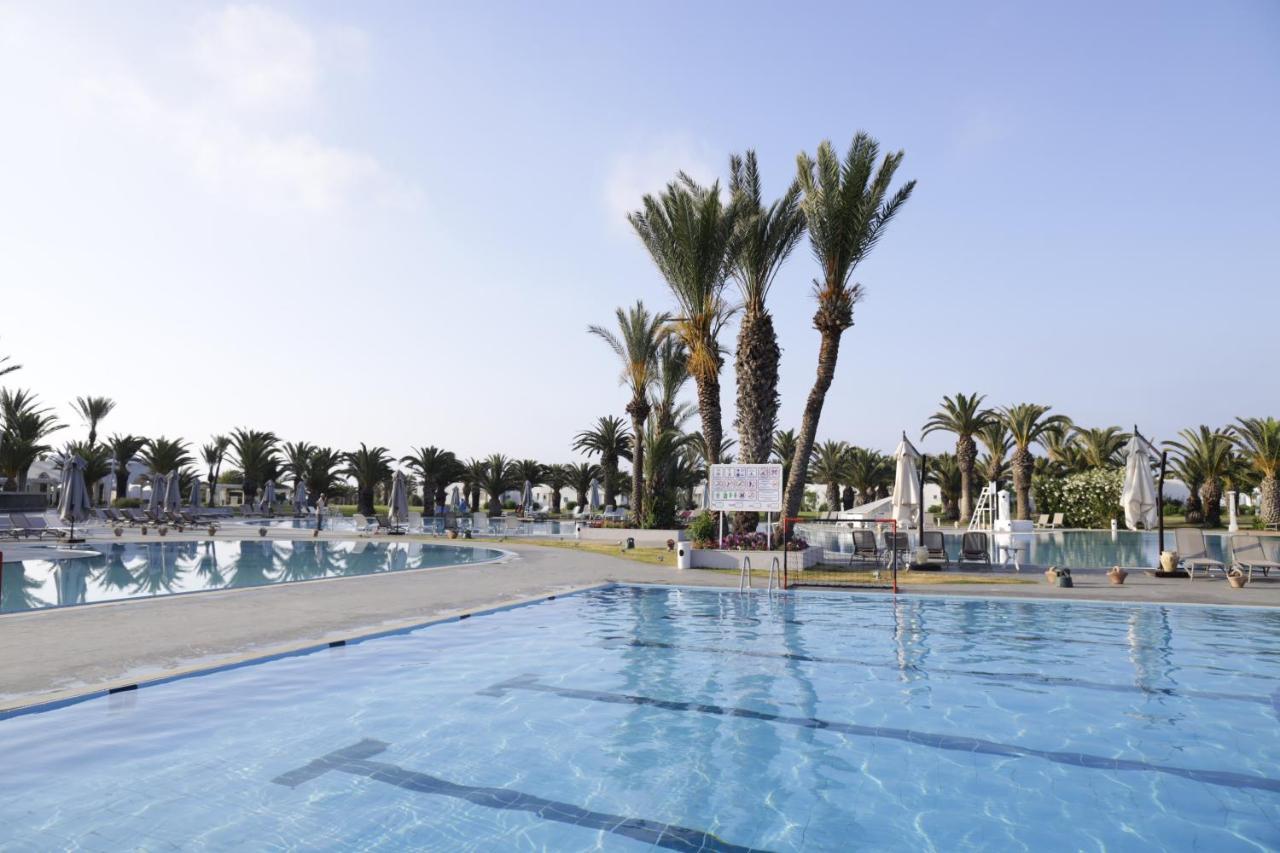 The Mirage Resort & Spa Hammamet Kültér fotó Pool at the Dan Hotel
