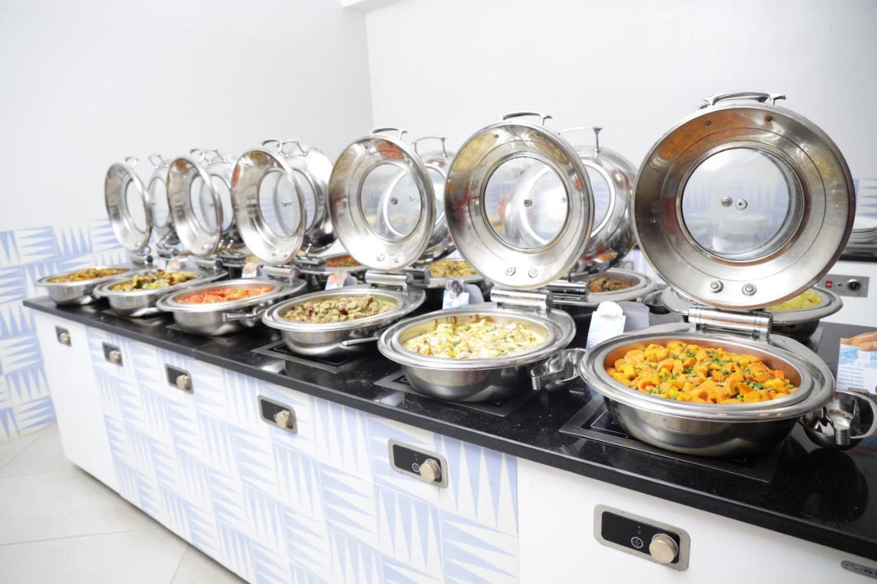 The Mirage Resort & Spa Hammamet Kültér fotó A chafing dish buffet