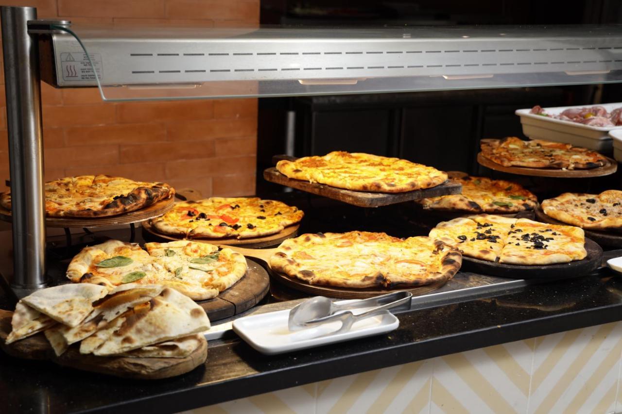 The Mirage Resort & Spa Hammamet Kültér fotó A display of pies at a bakery